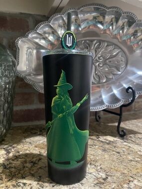 Wicked Elphaba Black Green Defy Gravity Tumbler 24 oz. Straw Brand New!